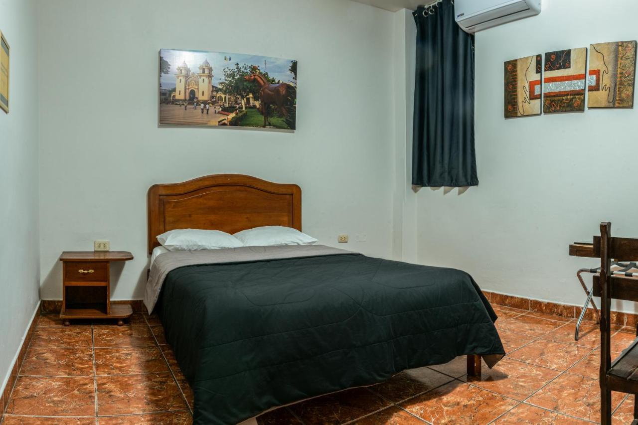Hospedaje Gran Imperial Тумбес Екстериор снимка