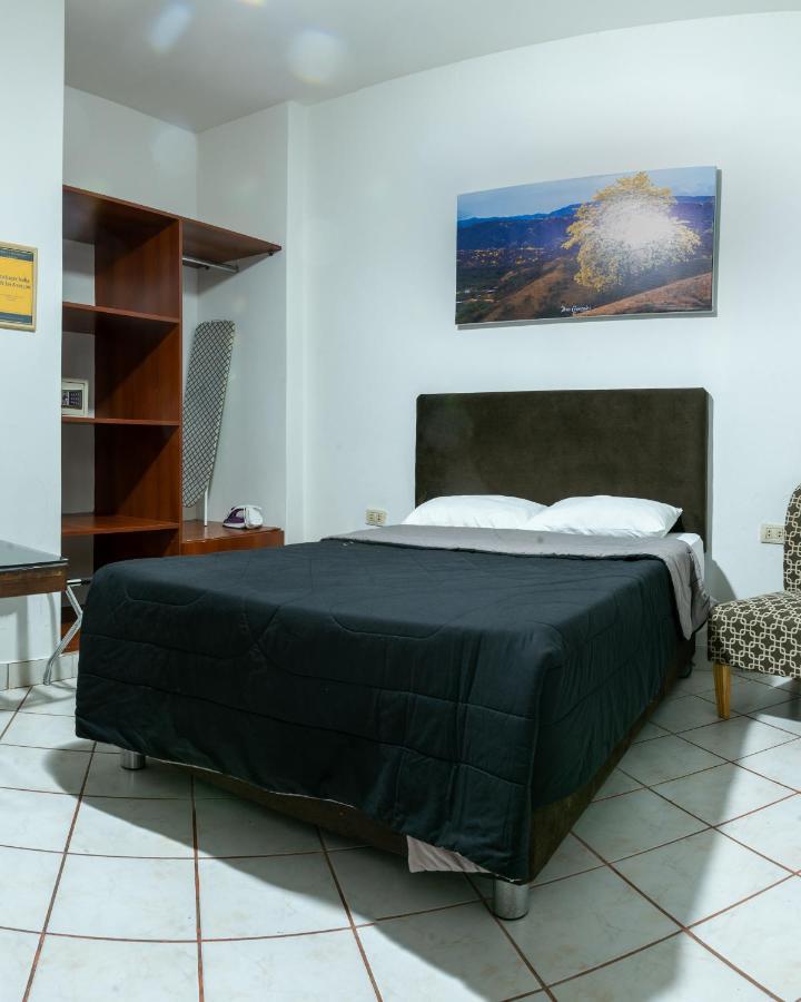 Hospedaje Gran Imperial Тумбес Екстериор снимка